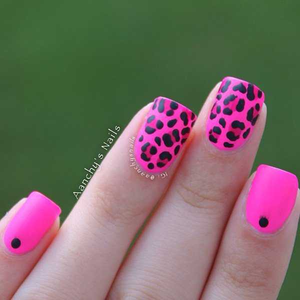 Дизайн ногтей с розовым леопардовым принтом