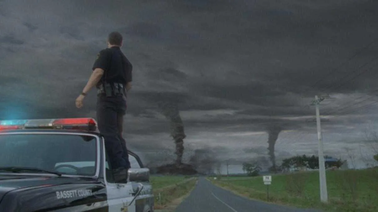 10 лучших фильмов про торнадо, ураганы и смерчи 9 Atomic Twister (2002) | MUBI