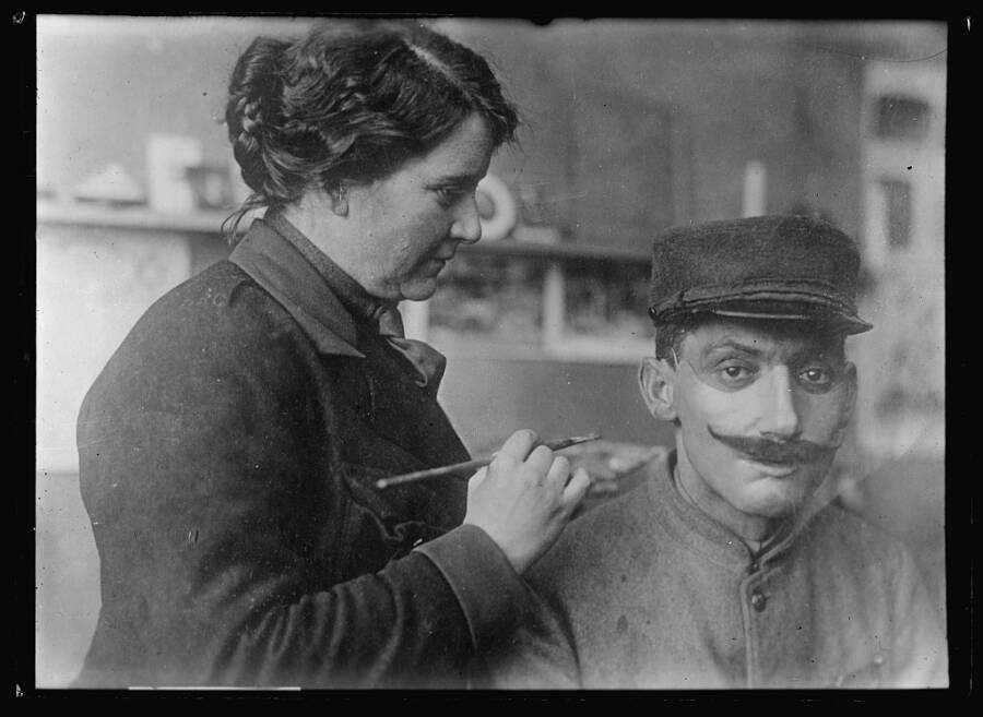 Новые лица военных. Как американская скульпторка производила маски для раненых во время Первой мировой - rdd.media 2023