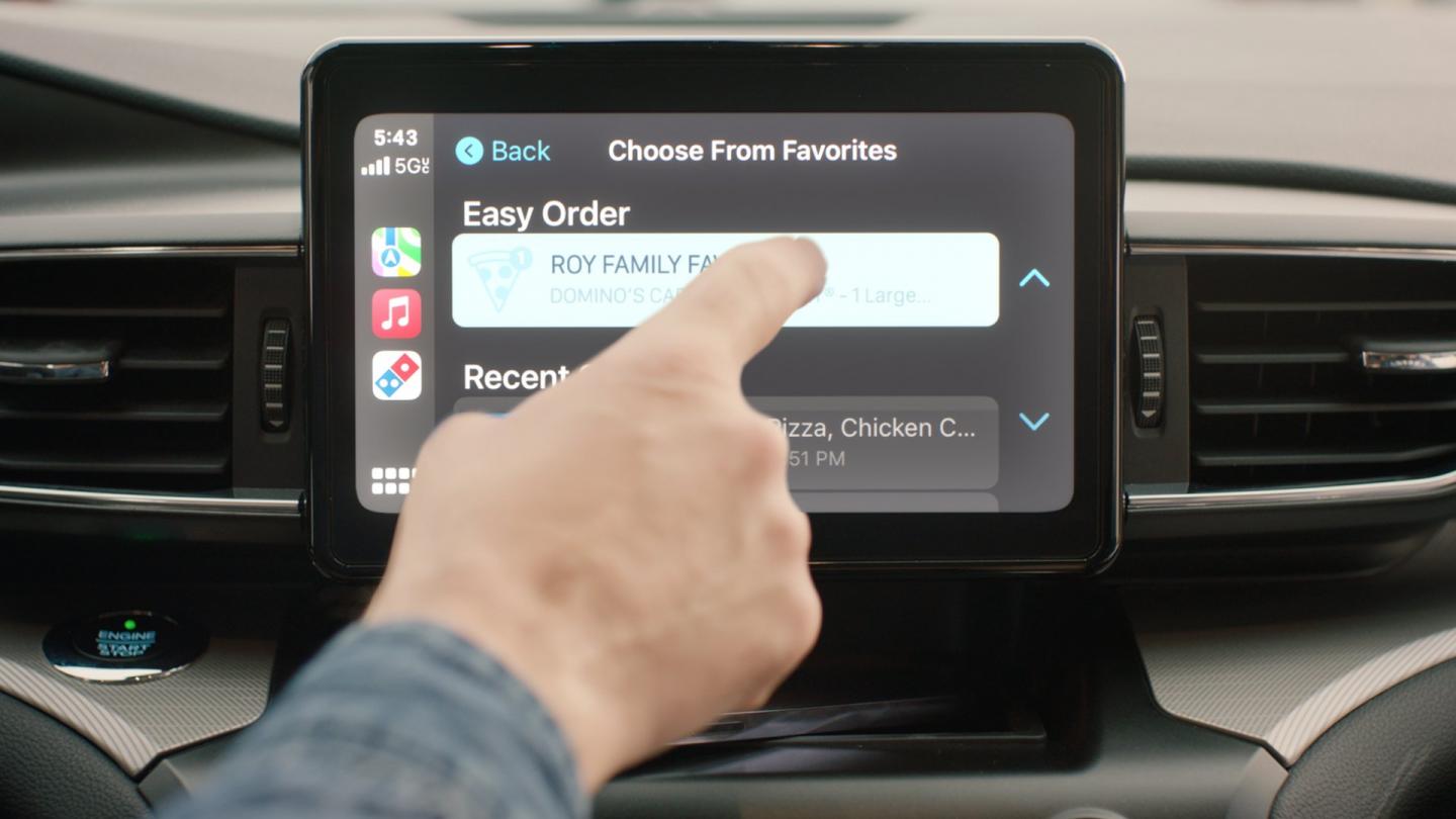 Domino's начинает принимать заказы даже через CarPlay