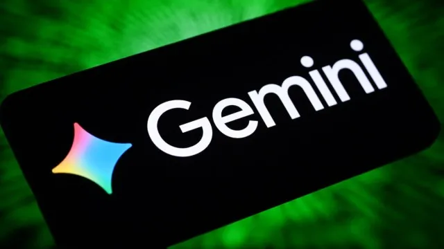 Это запрос в Gemini, который становится вирусным благодаря созданию ИИ-полярных фото двух людей. 1 Это запрос в Gemini, который становится вирусным благодаря созданию ИИ-полярных фото двух людей. - rdd.media 2025