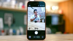 Я проверил камеру Center Stage на iPhone 17 против камеры Galaxy S25 Ultra и Pixel 10 Pro XL. Вот победитель! - rdd.media 2025